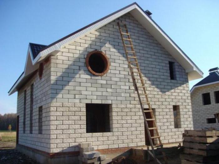 Come calcolare il numero di blocchi di gommapiuma per la costruzione di una casa